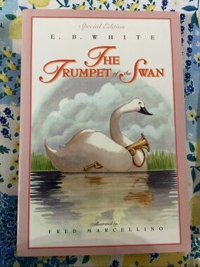 The Trumpet of the Swan Illustrated Book - Pink & White Cover